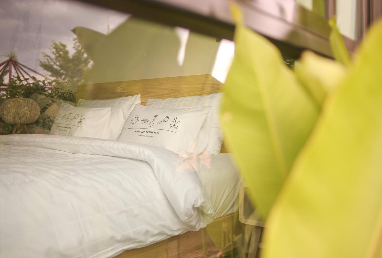 Bunprasop Garden Hotel Накхон Си Тамарат Екстериор снимка